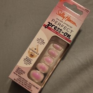 🌸3 For $18🌸 Sally Hansen Perfect Press-On Nails, OV504 "State Of The Heart"